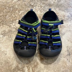 Keen boys sandals in great condition